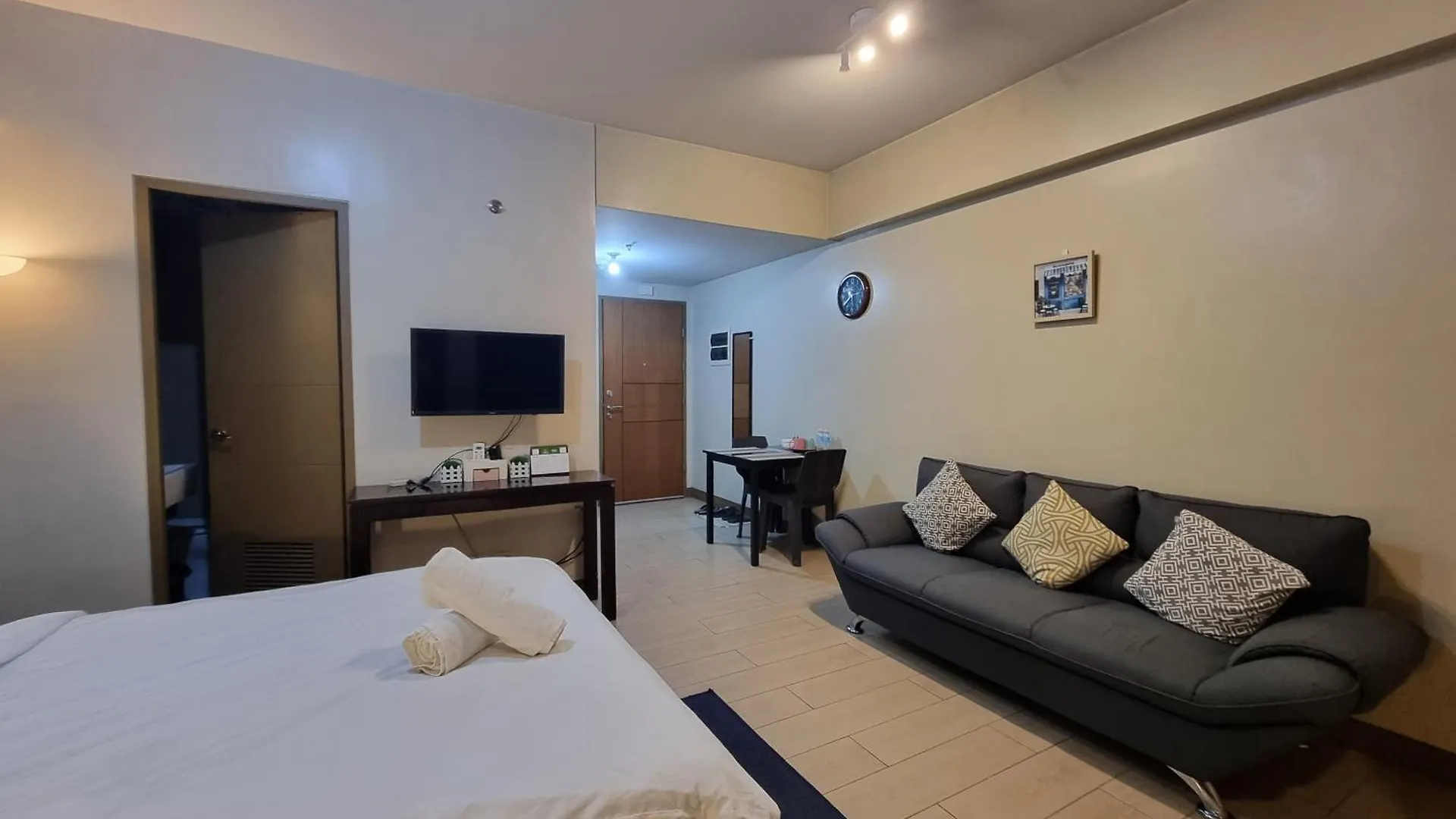 Palm Tree Condos Near Mnl Airport Terminal 3 By Elr Manilla 0*,
