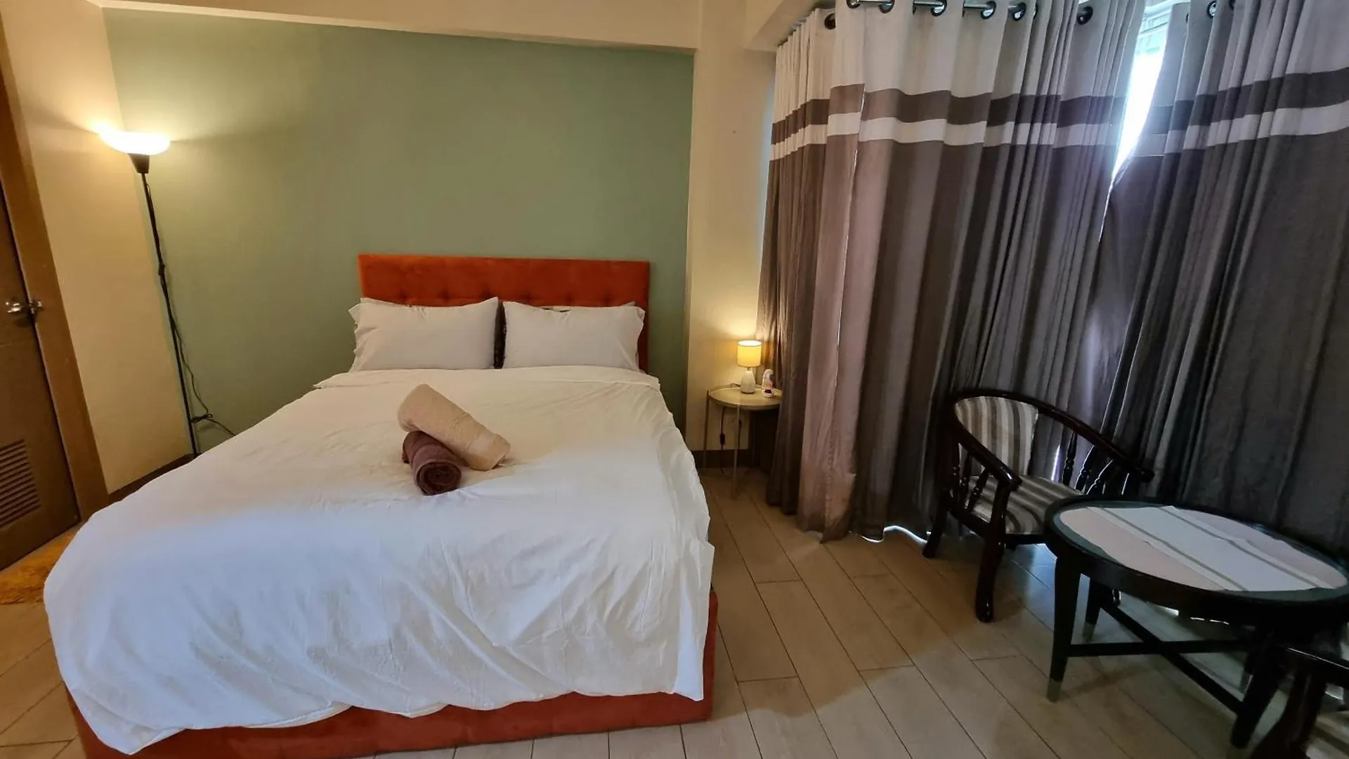 Palm Tree Condos Near Mnl Airport Terminal 3 By Elr Manila Apartment